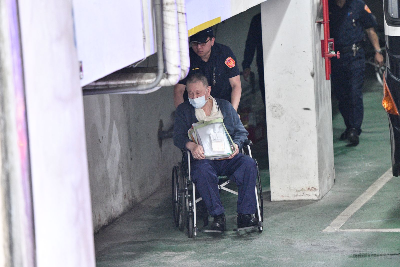 快訊／交保獲准！沈慶京1億現金＋2億保證書停押　左腳戴腳鐐監控