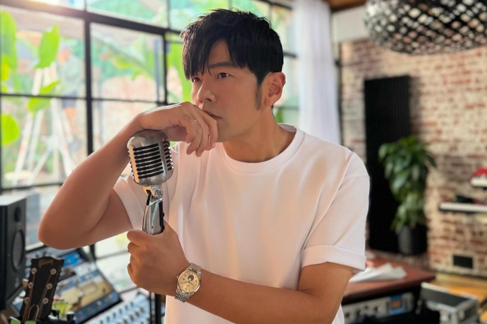 周杰倫專輯終於完工！宣告全家公路旅行「新歌搶先聽」　要網友猜「3月發片日」