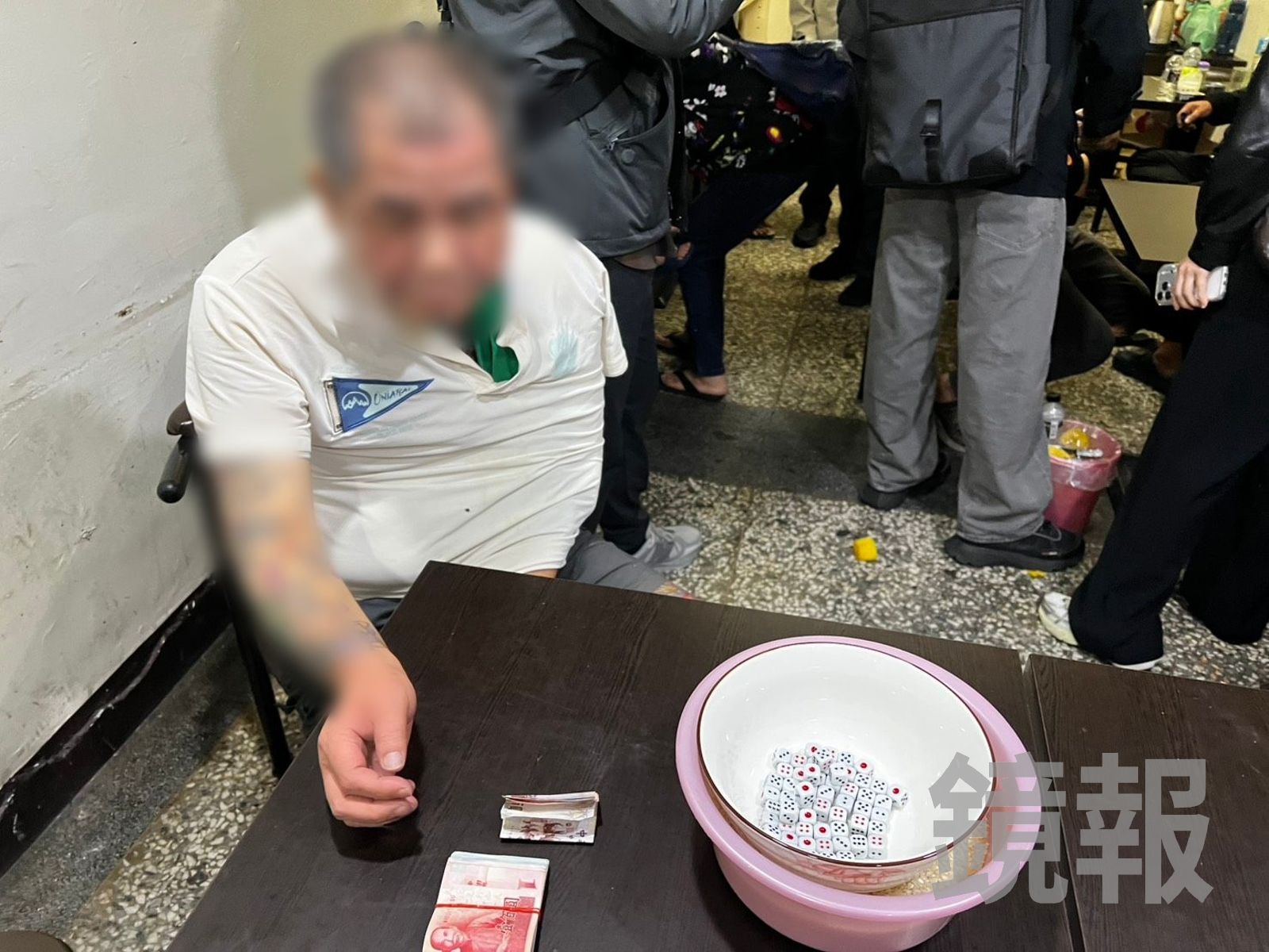 新北抄茶室賭場驚見獨臂俠剩1隻手也要賭　普發1萬成試手氣翻倍賭資