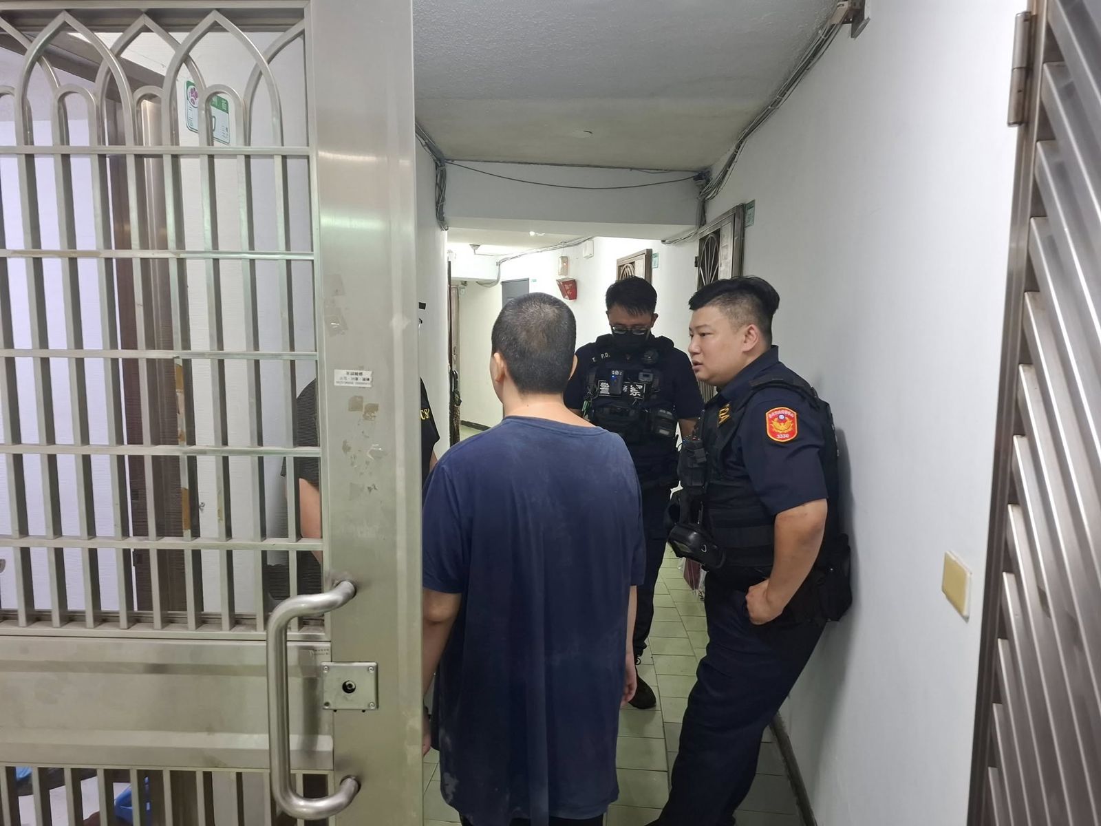 獨家／北市爆人倫悲劇！婦信佛拒就醫家中暴斃　智障女陪屍3天「媽媽還沒死」