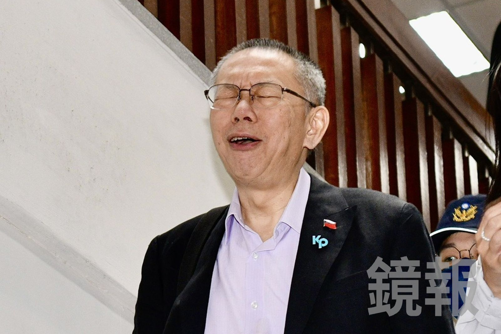 浮誇貌曝！柯文哲離開法院被問「1題」傻眼　嘴角秒失守