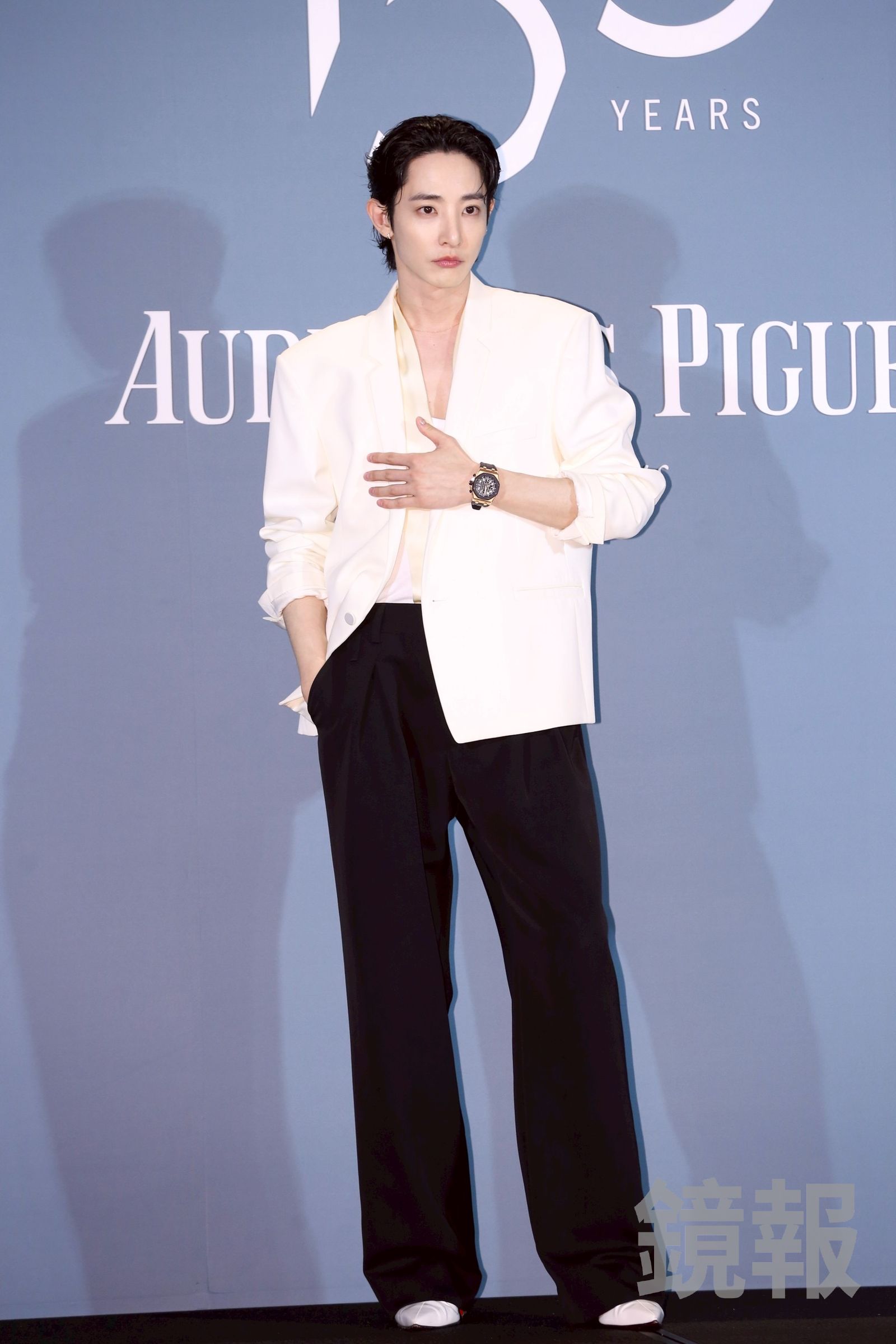 李洙赫透露今晚遠本想戴黑色錶款,考量是150週年活動,特別選了玫瑰金顏色,希望隆重一點。李鍾泉攝