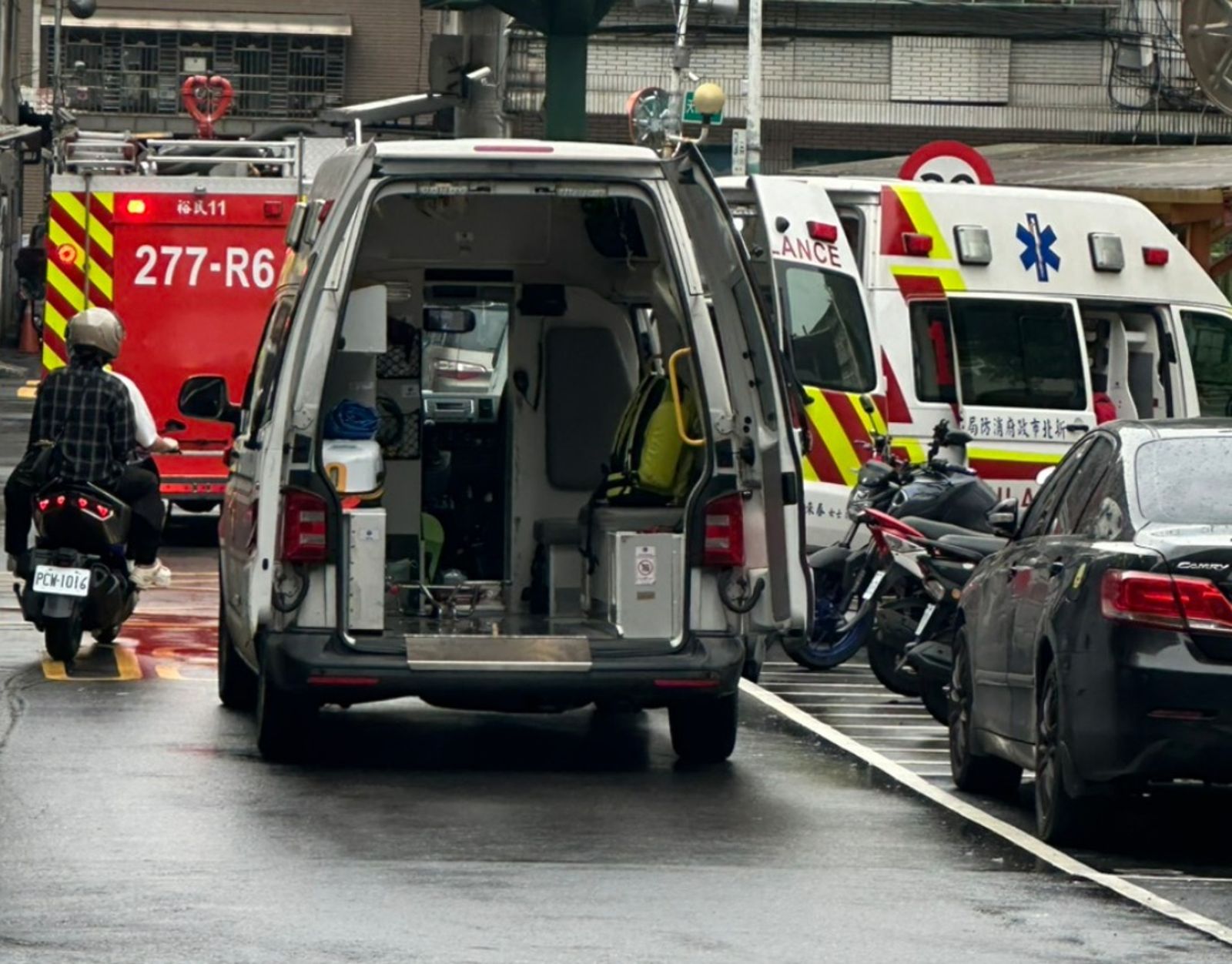 快訊／新北又傳家暴！兒持菜刀砍年邁母　警消壓制阻止悲劇