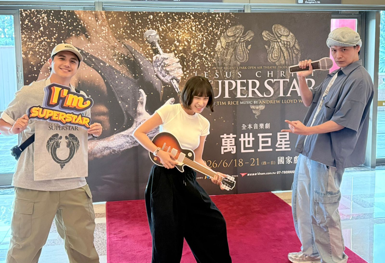 朝聖百老匯名作《萬世巨星》! 黃鐙輝靈魂提問「愛的背後是背叛?」