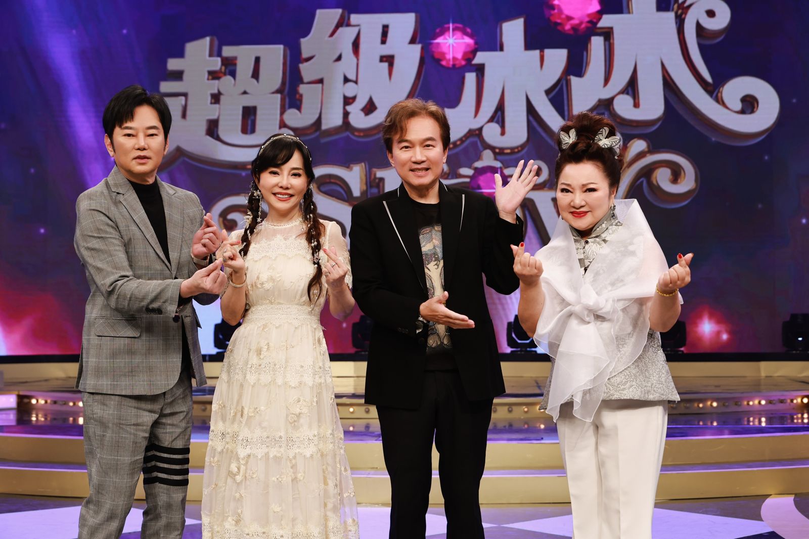 陽帆（左起）、白冰冰、孫鵬、白冰冰接受訪問。民視提供