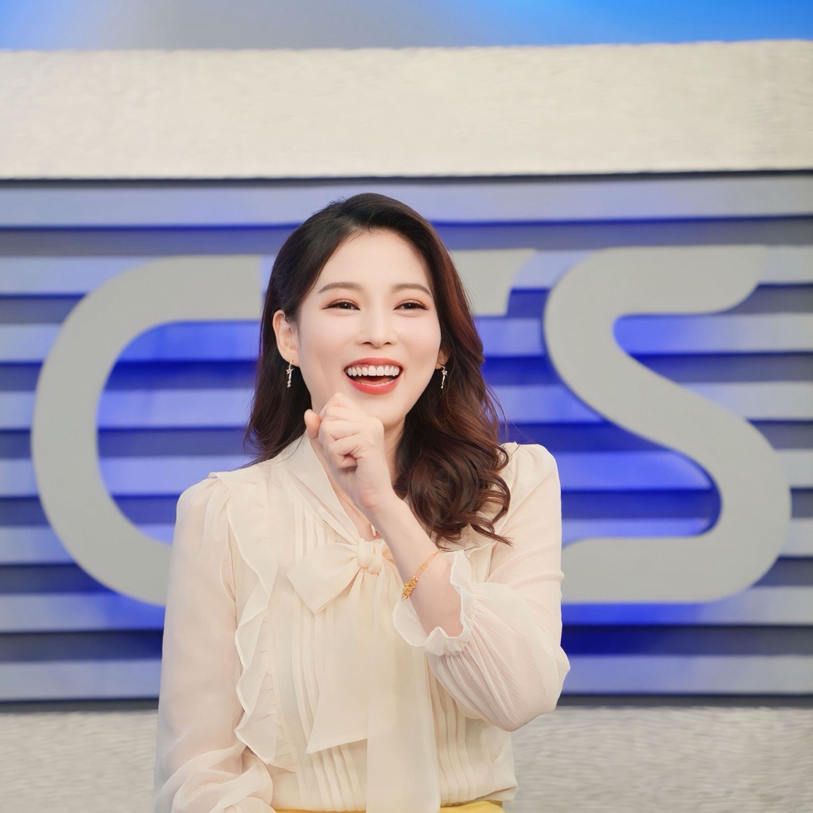 葉映彤重返《TOP PEOPLE》主持崗位，帶來全新內容。華視提供