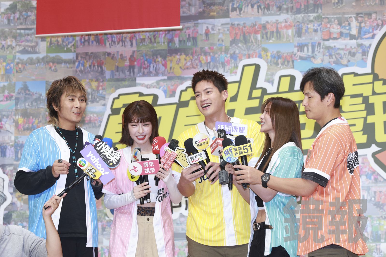 一行人接受訪問。劉耀匀攝