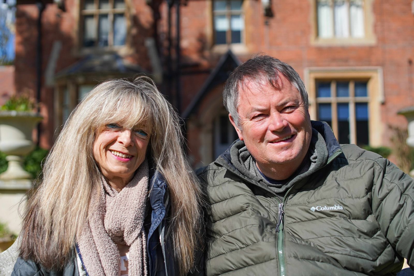 英國知名車商麥克布魯爾（Mike Brewer），在妻子的激勵下將多年積蓄投入創立一間二手車行。Discovery頻道提供