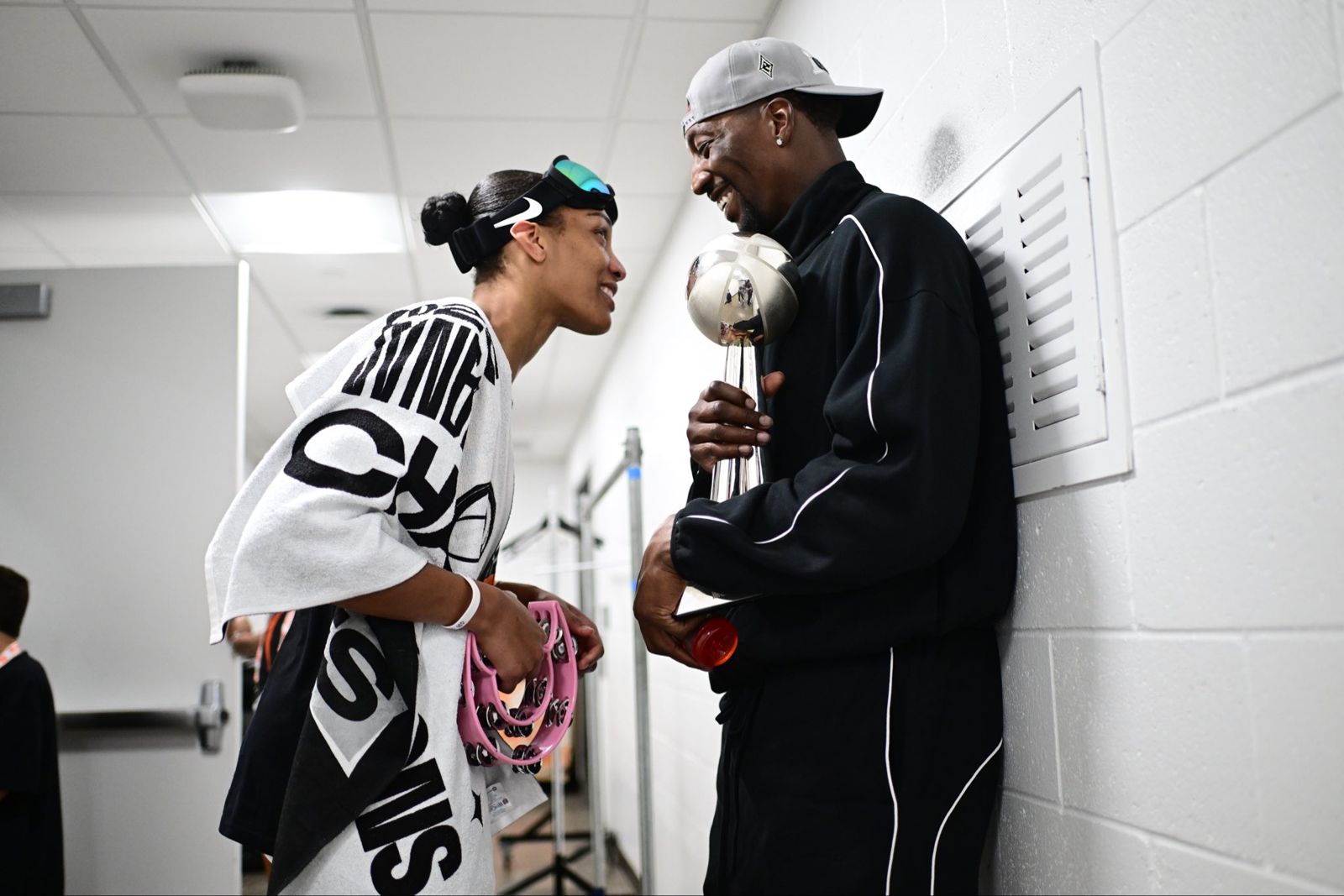 WNBA／A’ja Wilson率王牌橫掃水星登頂！與Adebayo甜蜜擁抱賺人眼淚