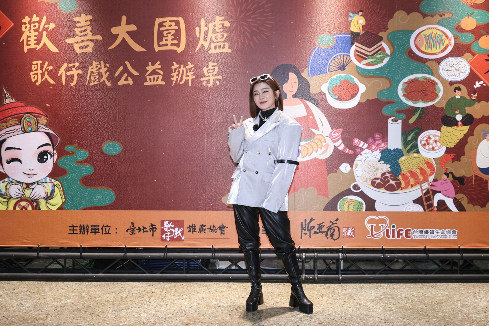 王彩樺出席陳亞蘭製作歌仔戲實境綜藝《女俠俱樂部》開鏡。尊鵬國際有限公司提供