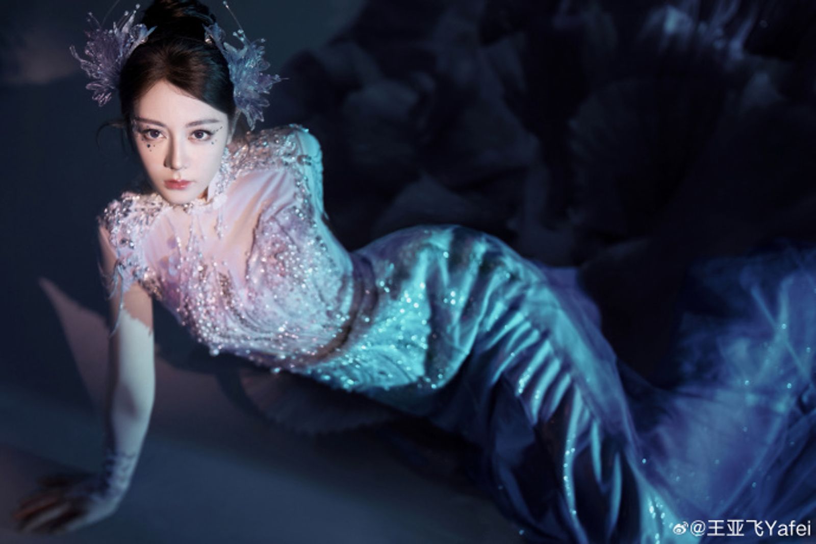 迪麗熱巴「人魚姬」妝容由王亞飛操刀。翻攝王亞飛微博