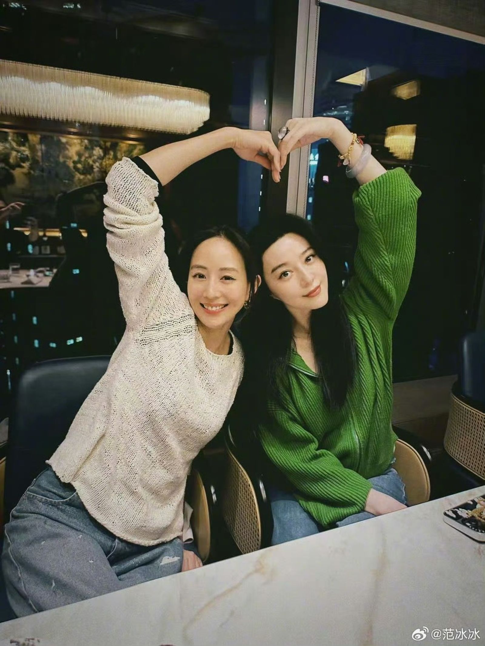 張鈞甯（左）與范冰冰私下交情好。翻攝范冰冰微博
