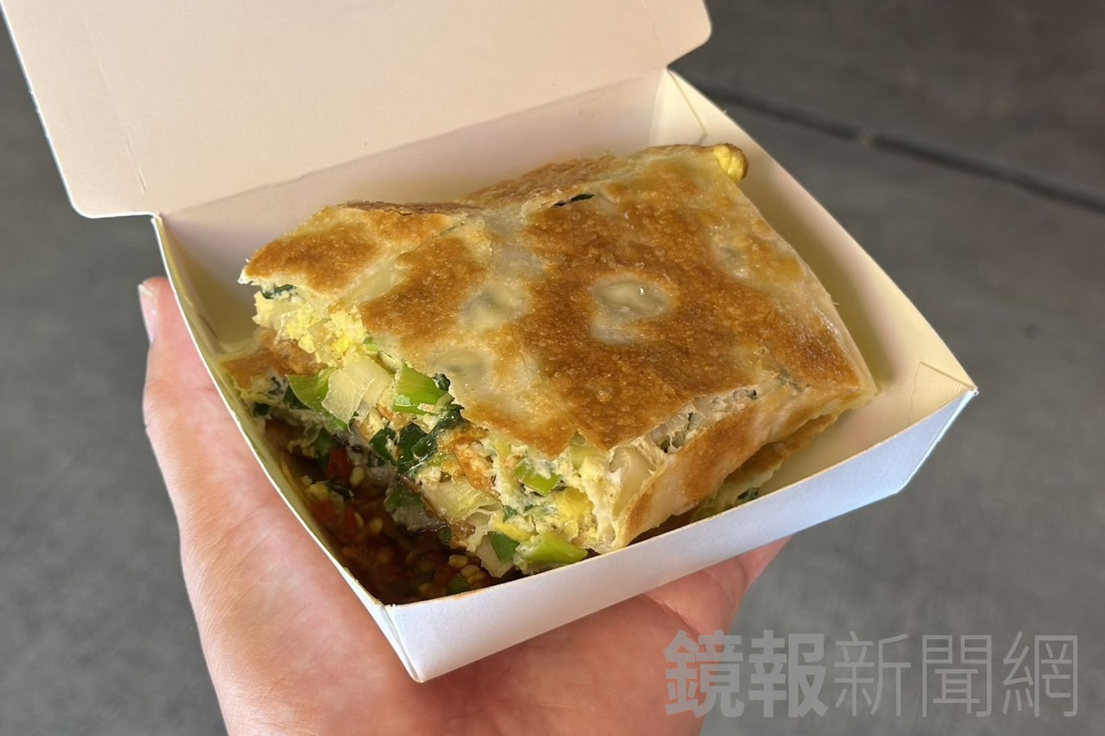景美夜市人氣新星!「小旺仔宜蘭蛋餅」皮超酥脆、蔥香爆濃