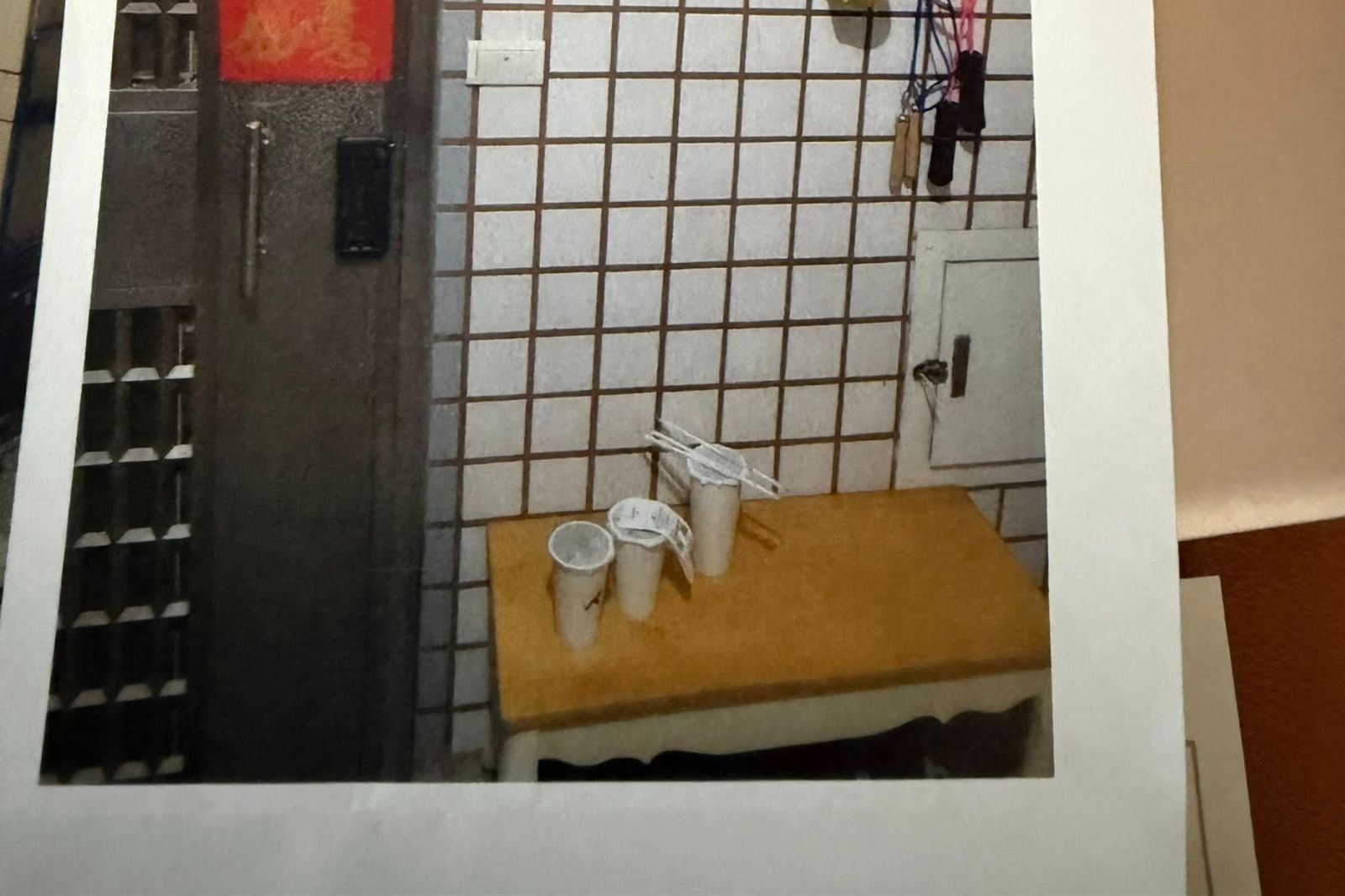 訂3杯飲料叫外送員送上樓!他慘遭逆襲「收天價檢舉單」哭了