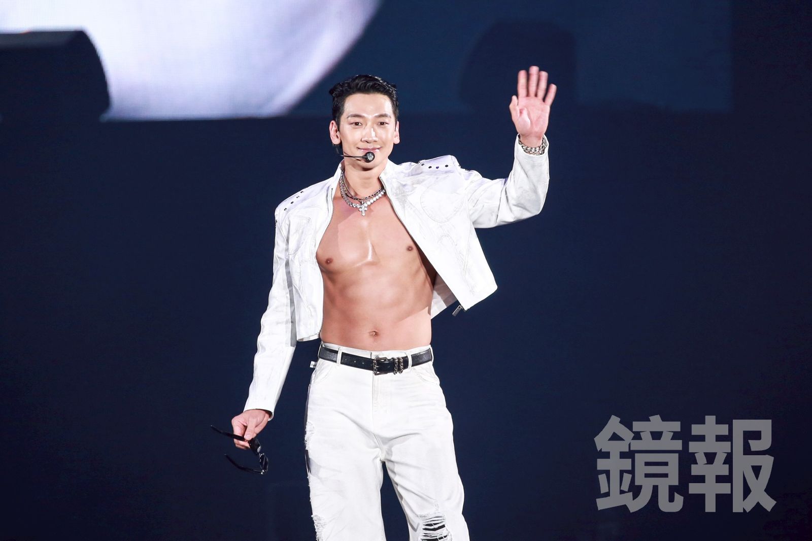 43歲Rain長這樣！隔20年攻蛋「狂奔」炸八塊肌　貼心提醒：別光顧著看身體