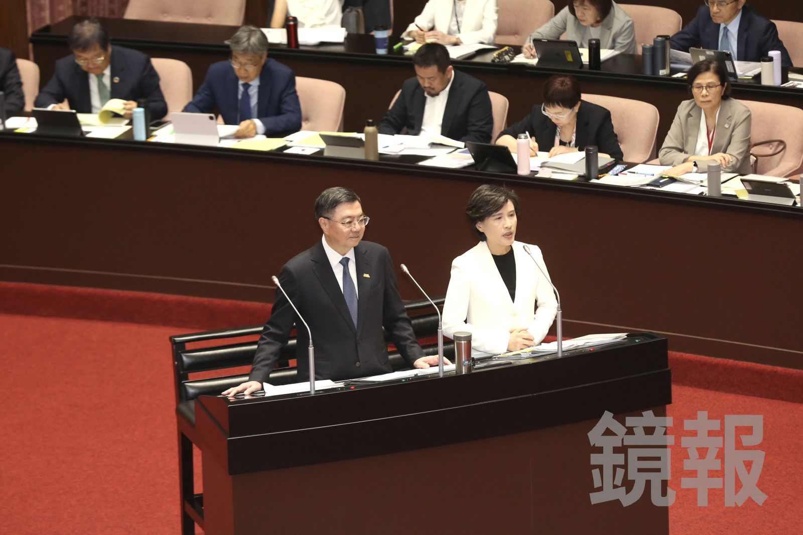 卓榮泰說,隨著美國訂定20%的暫時性關稅,我方特別預算仍未經大院來審議,後續通過後行政院會提出特別預算,希望盡快完成該程序。(圖/董孟航攝)