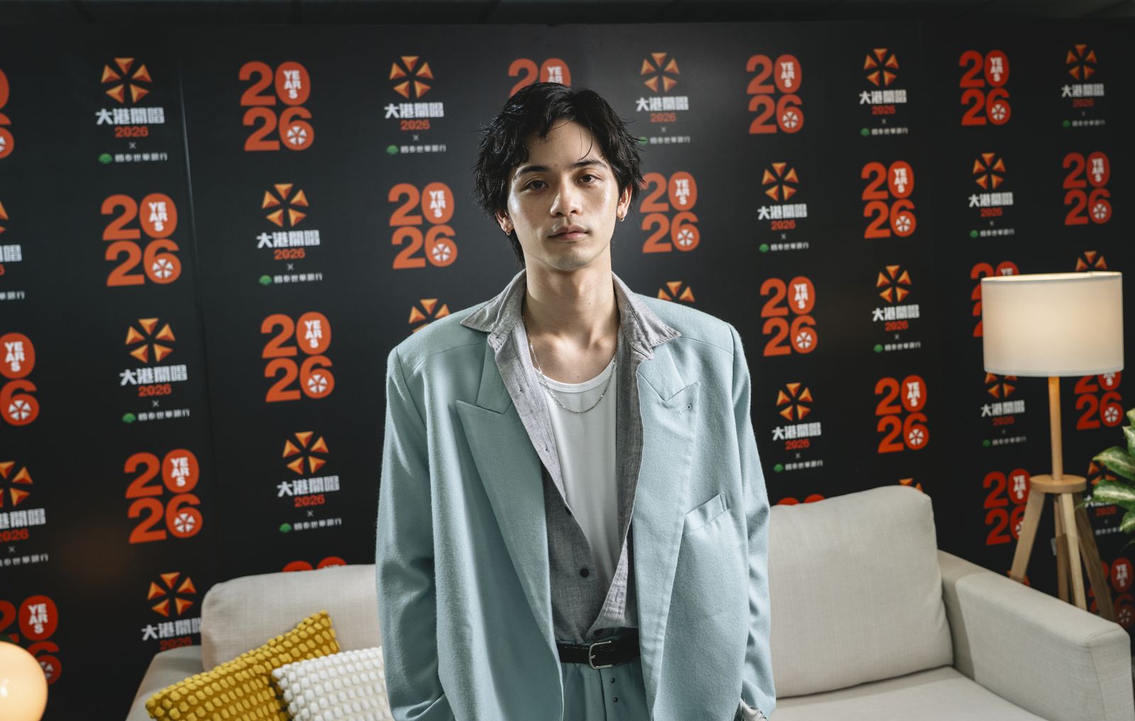 《咒術迴戰》主唱jo0ji來台市場驚見神祕怪魚超興奮 狂嗑炸臭豆腐大呼開心