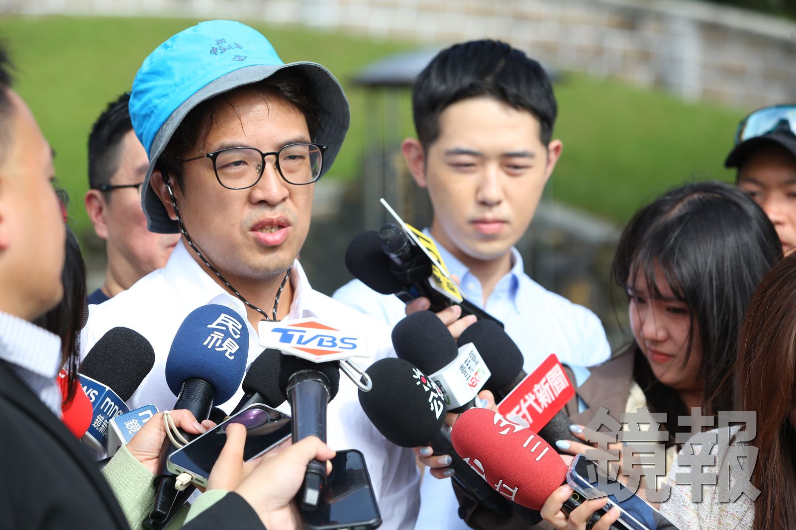 賈永婕被要求穿純樸 沈伯洋挺她「美感一等一」:國會殿堂討論服裝不合適