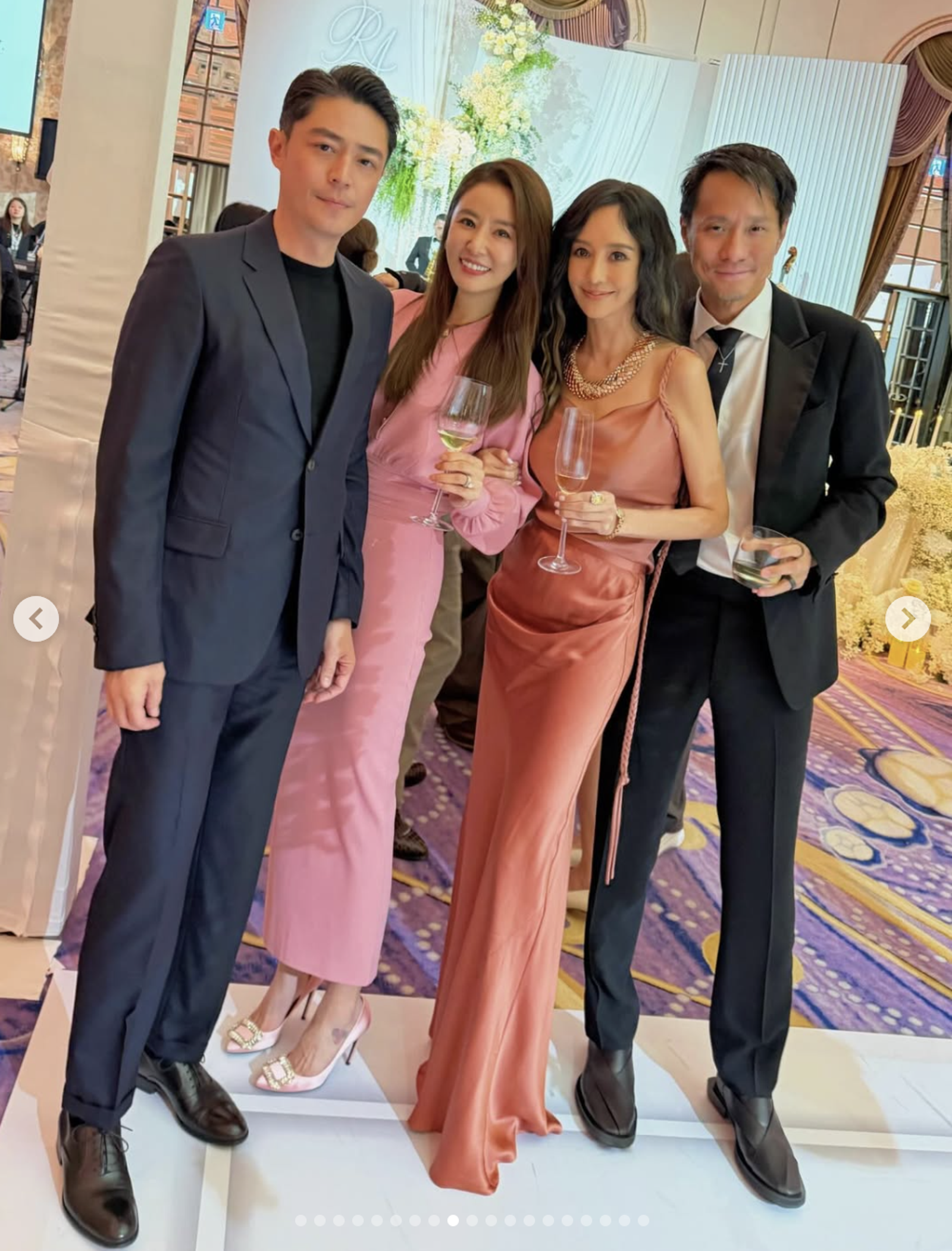 霍建華（左起）、林心如在婚禮上與關穎夫妻合照。翻攝IG @kwanterri