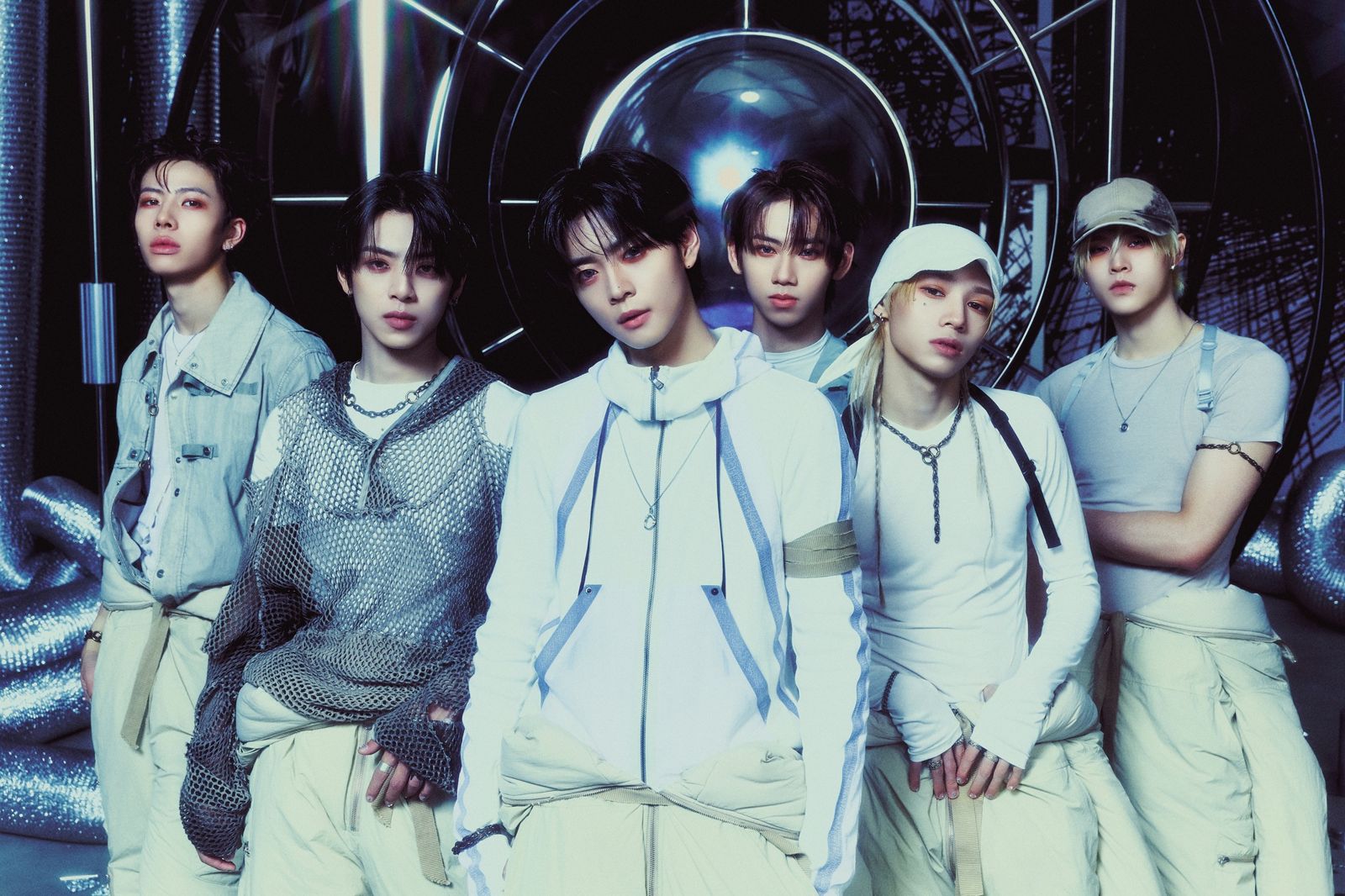 SEVENTOEIGHT踩3公斤鐵鞋狂操 頻掛病號哀號「不是人跳的舞」