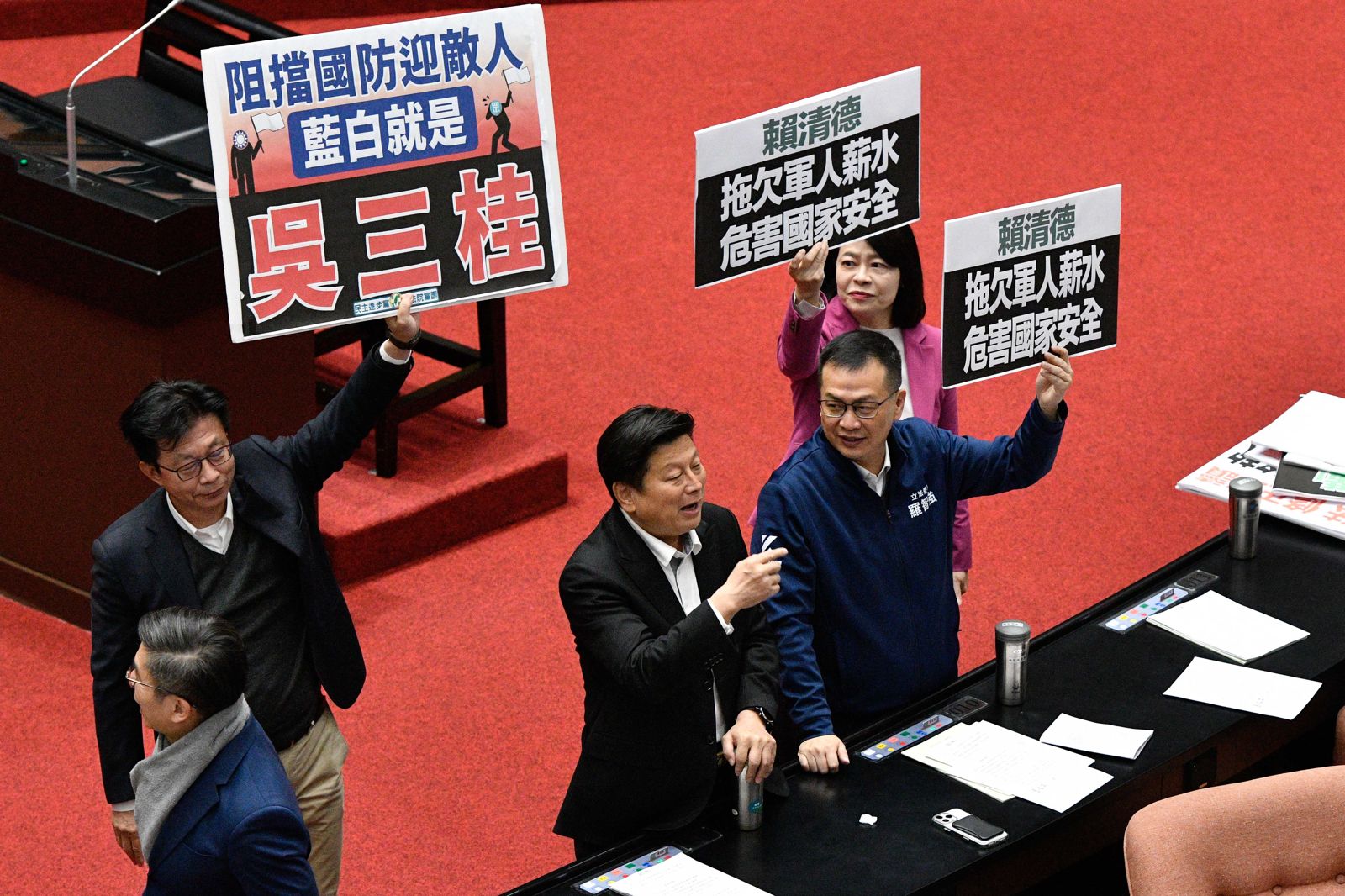 藍白擺爛不審總預算的政治算計