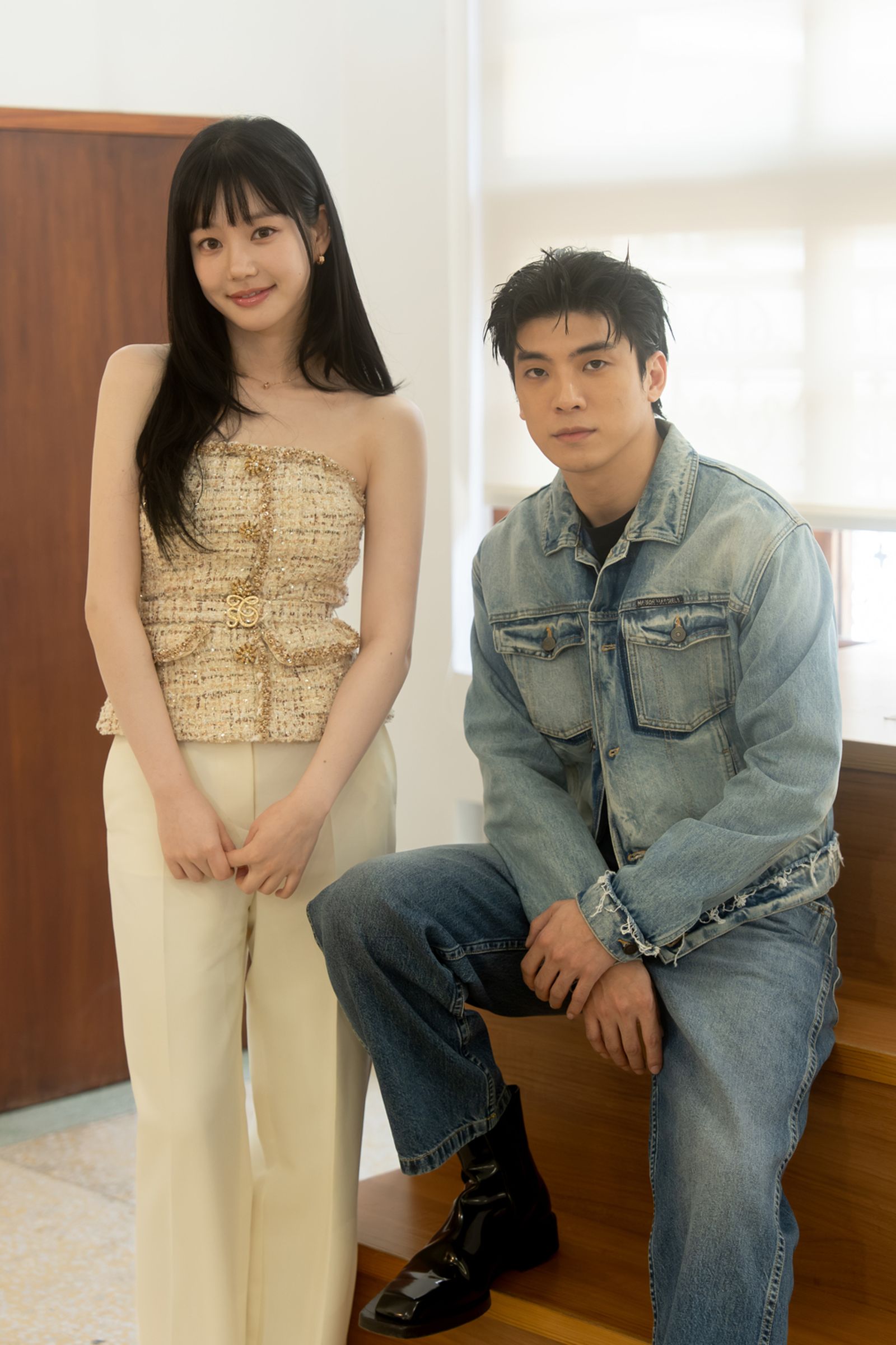 李侑菲(左)與林哲熹劇中上演跨國戀。公視台語台提供