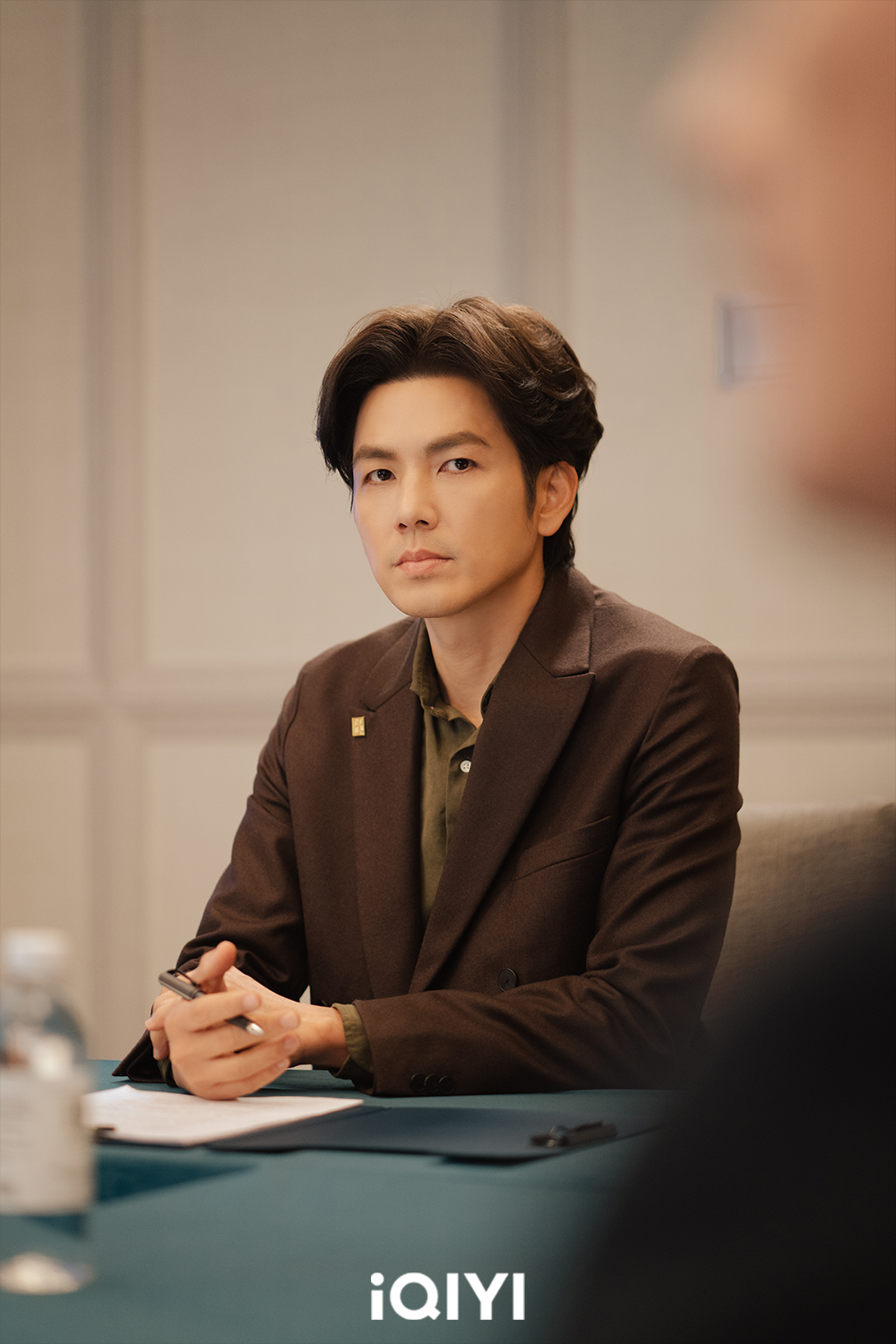 鍾漢良飾演霸道總裁紀封。愛奇藝國際版提供