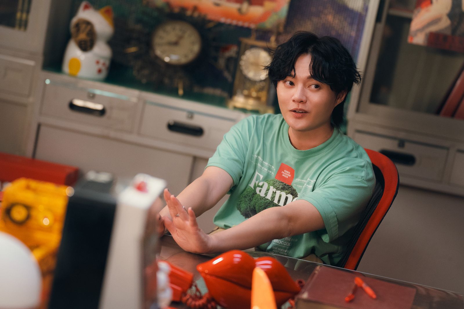 38歲金曲歌王斜槓快遞員？送貨過程全曝光　還被拍到「車震」畫面