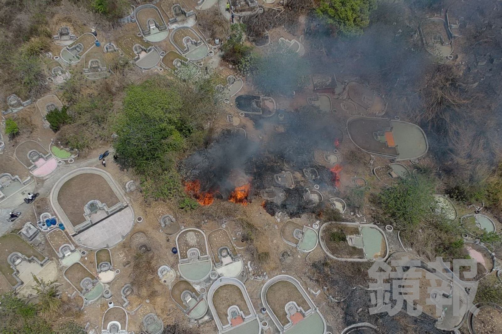 男燒雜草「無人機」全都錄！　彰化13天34件公墓火災　空中執法祭出首罰　