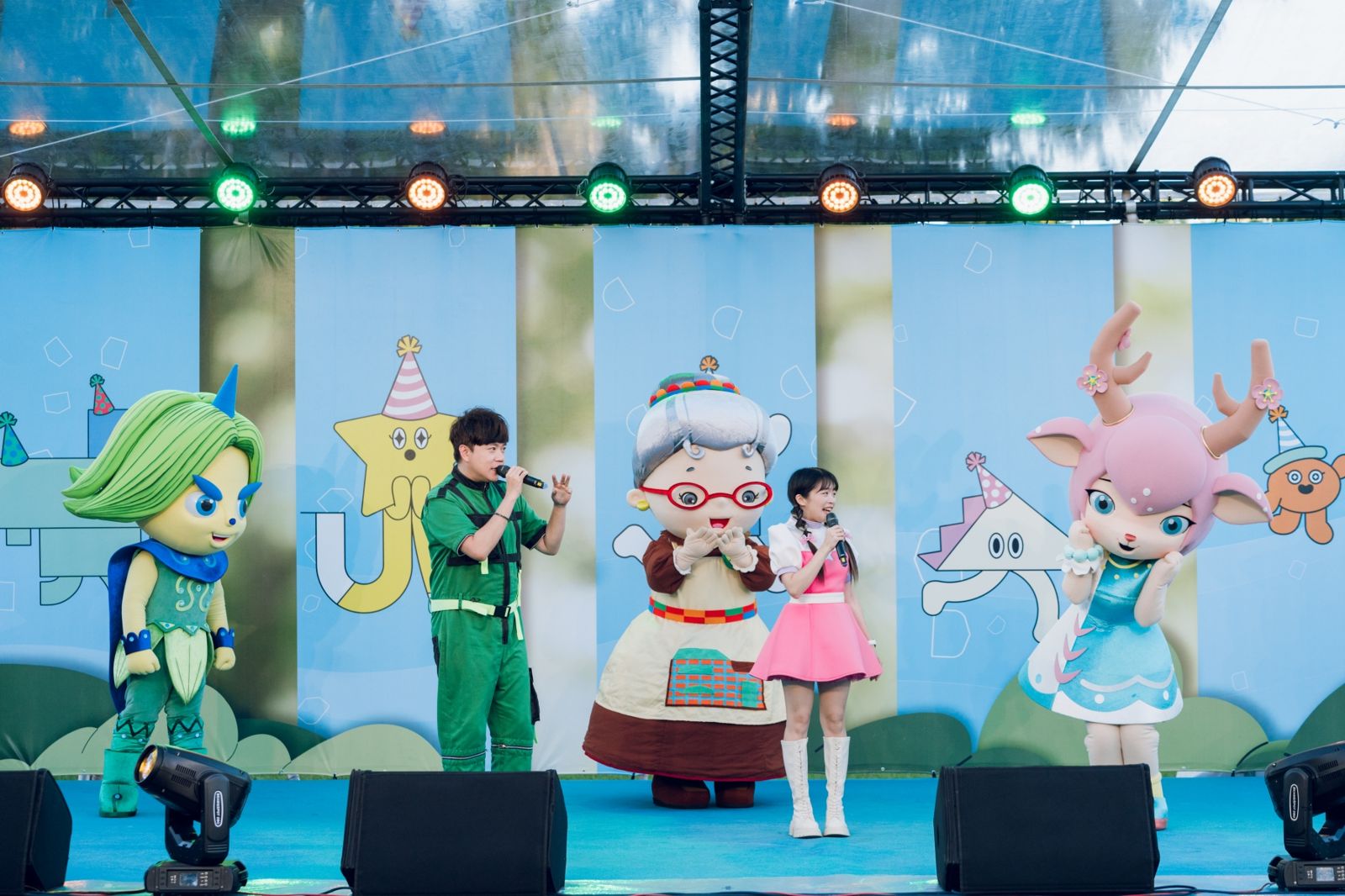 妖果小學在一起搖擺親子寵物音樂會演出。小公視提供