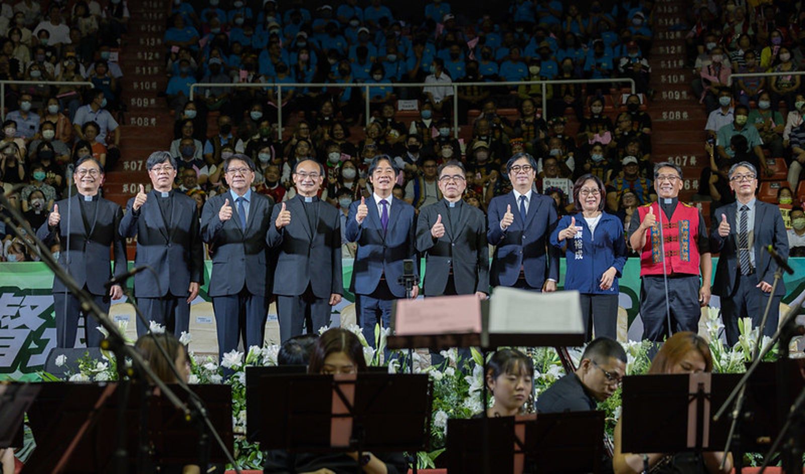 總統賴清德(左5)今上午赴高雄出席台灣長老教會160週年感恩禮拜活動。(圖/總統府提供)