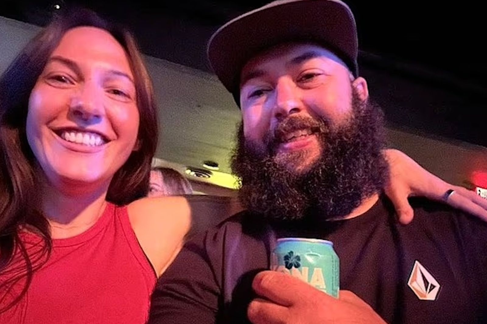 年輕情侶遭「前任」槍殺陳屍家中 員警接到報案竟「先領錢買披薩」