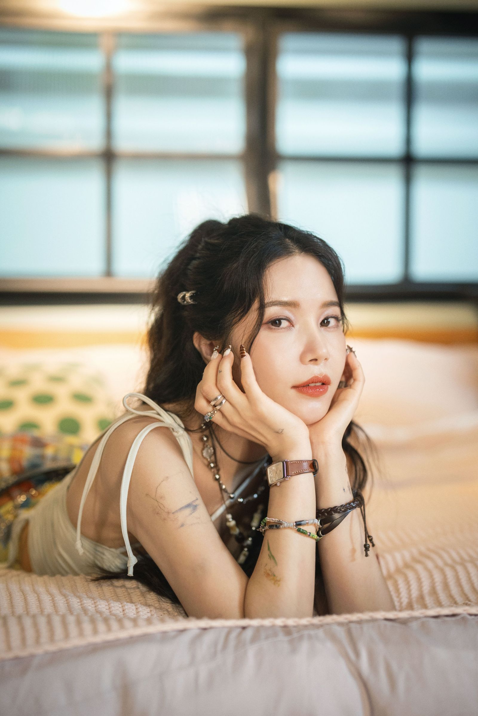 Solar頌樂日前推出中文單曲〈Floating Free〉。種子音樂&RBW提供