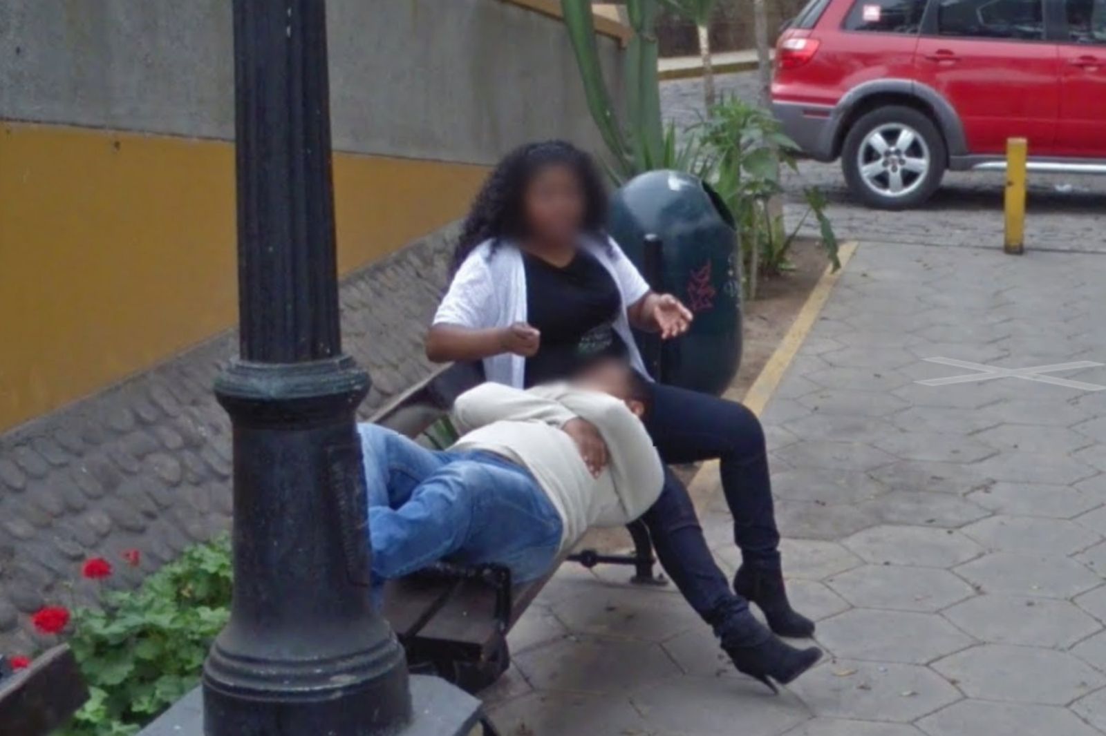 Google街景幫抓姦!人夫找路驚見「老婆、小王偷情現場」臉綠了