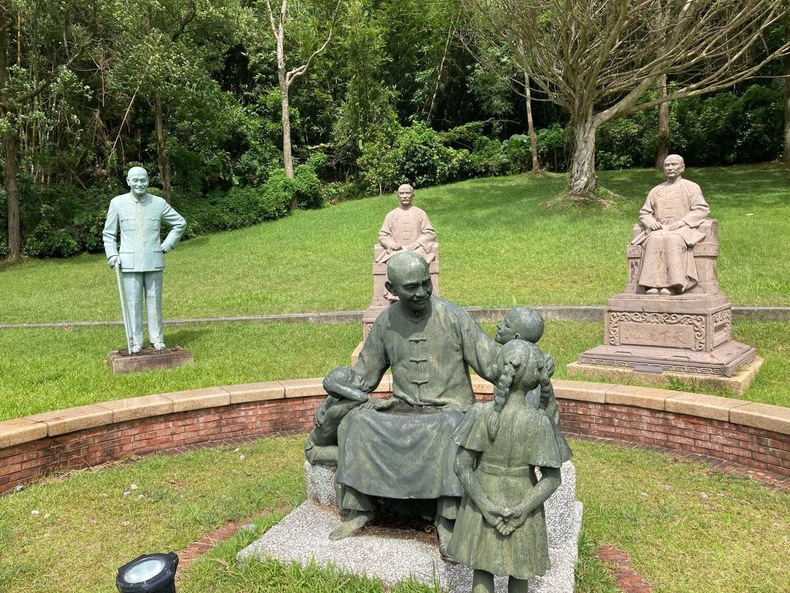 蔣介石銅像遍布在台灣各地。圖片為魏筠提供