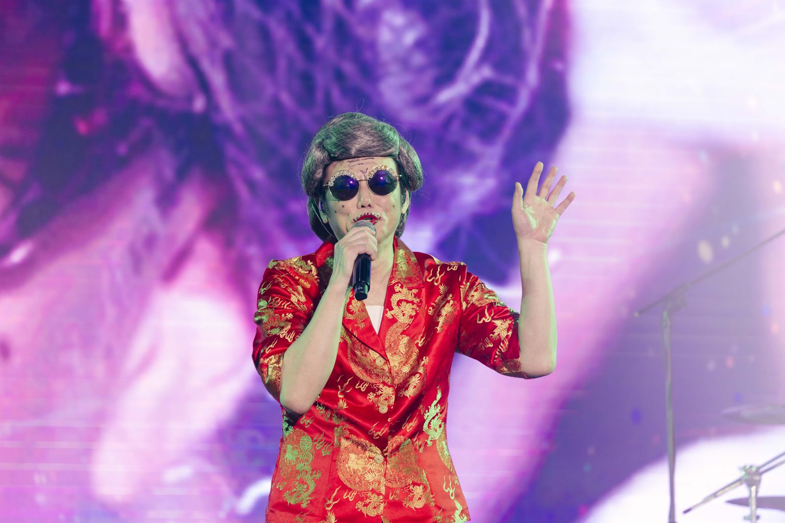 「陽婆婆」衝上台嗆大咖樂團！公開鬧翻內幕　自嘲：看一次少一次