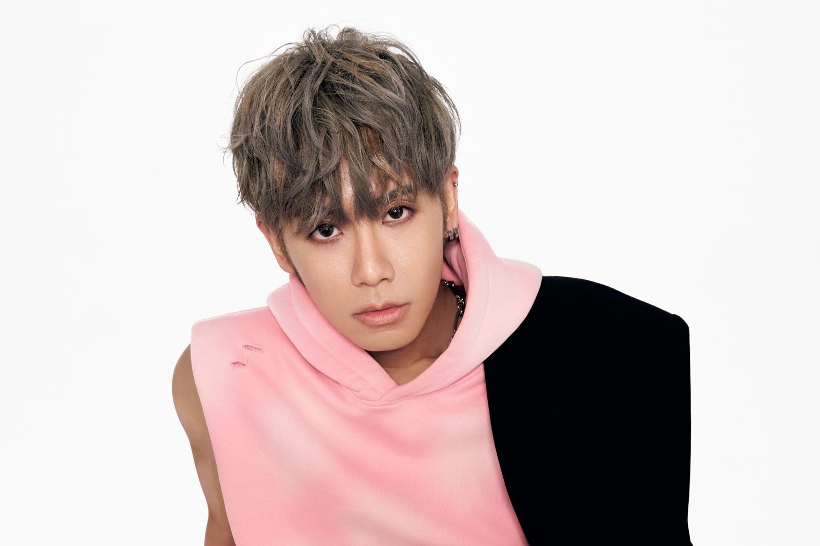 鼓鼓拿熨燙板當衝浪板　差點跌落險出意外