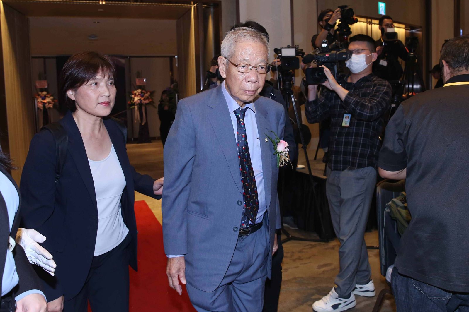 半導體老將退休！創意宣布董座曾繁城將於今年股東會後退休