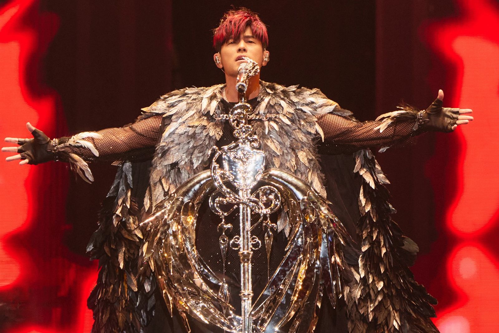 豪砸5億開唱！周杰倫杭州「14米機甲」震撼曝光　小女兒Jacinda塞車急瘋狂喊：「他說要等我耶！」