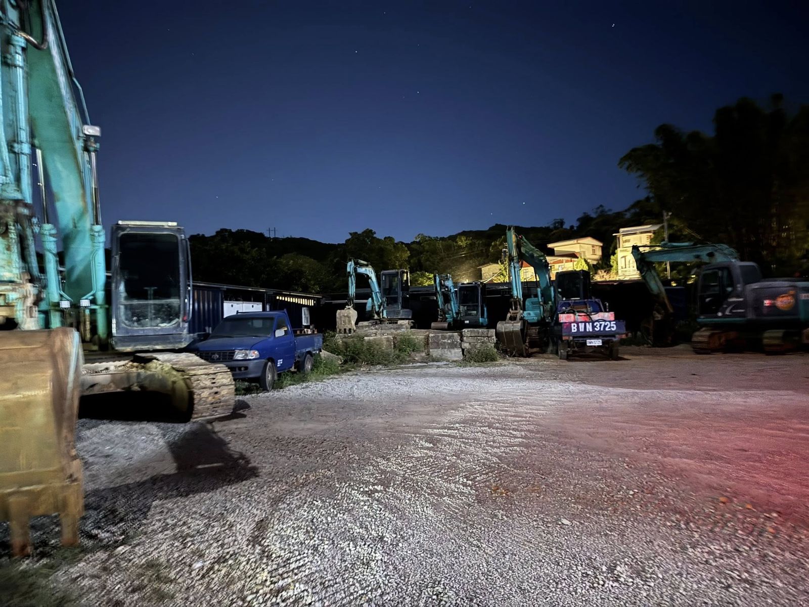 鏟子超人林鴻森本是桃園挖土機行的老闆。圖/翻攝自FB