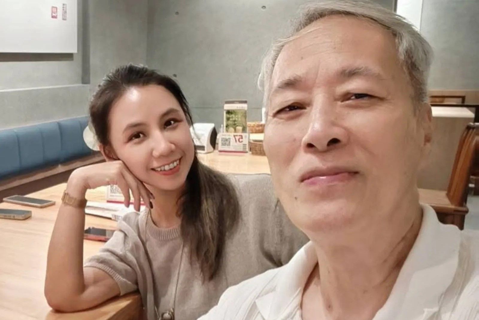 獨家/71歲姜厚任「7世情緣明信片」網路同款賣3張10元! 女友童芯稱智商146「台大3碩1博」 台灣大學回應了!