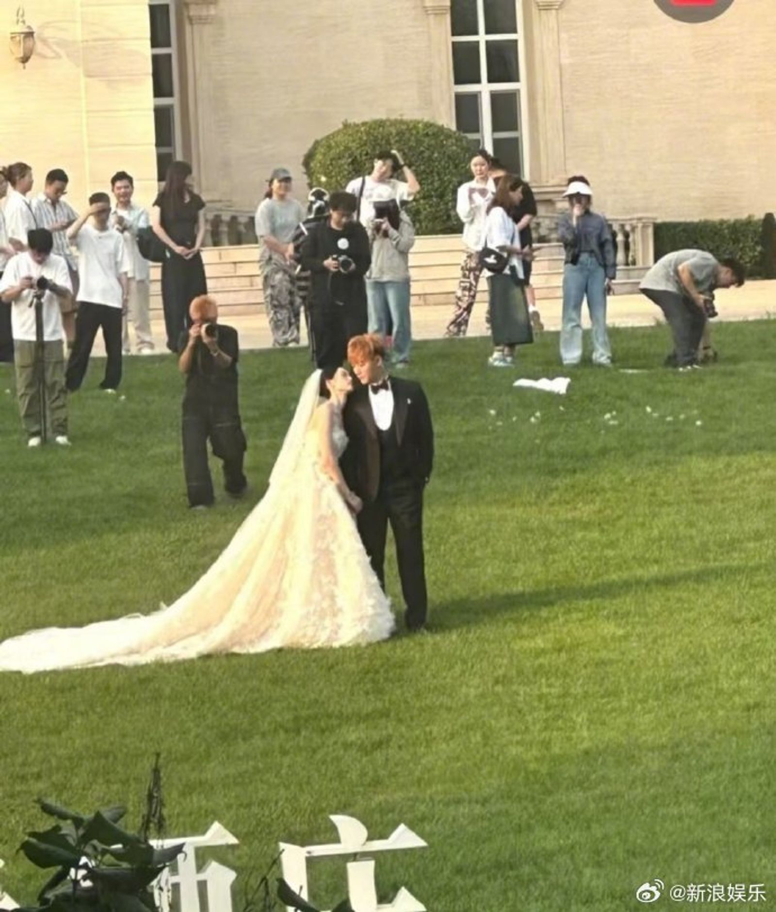 黃子韜與徐藝洋預計補辦婚禮。翻攝新浪娛樂