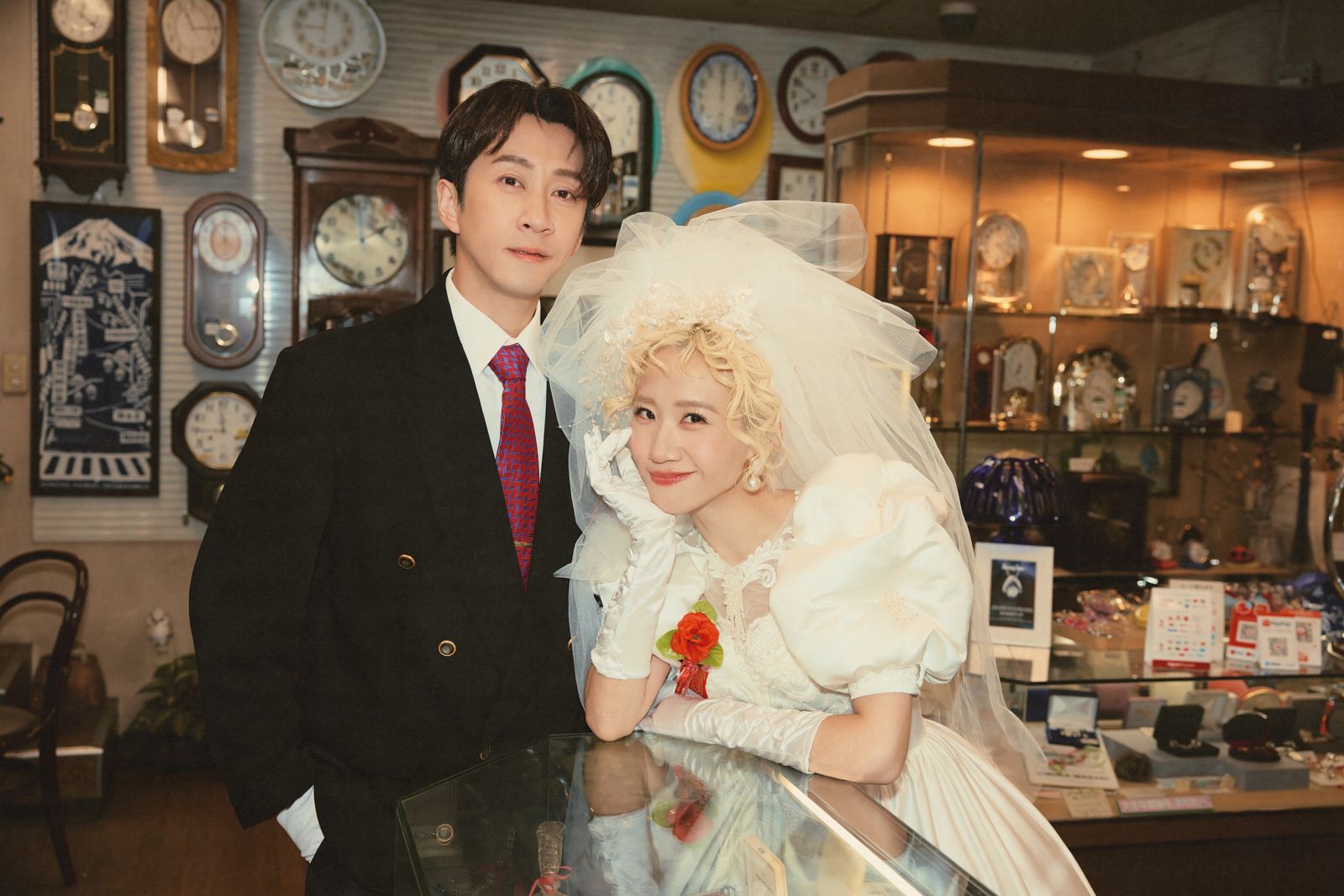 陳漢典、Lulu 昭和風婚紗藏「3大命定巧合」　 撞衫30年前母造型「跨時空默契」、意外「壽」站上車