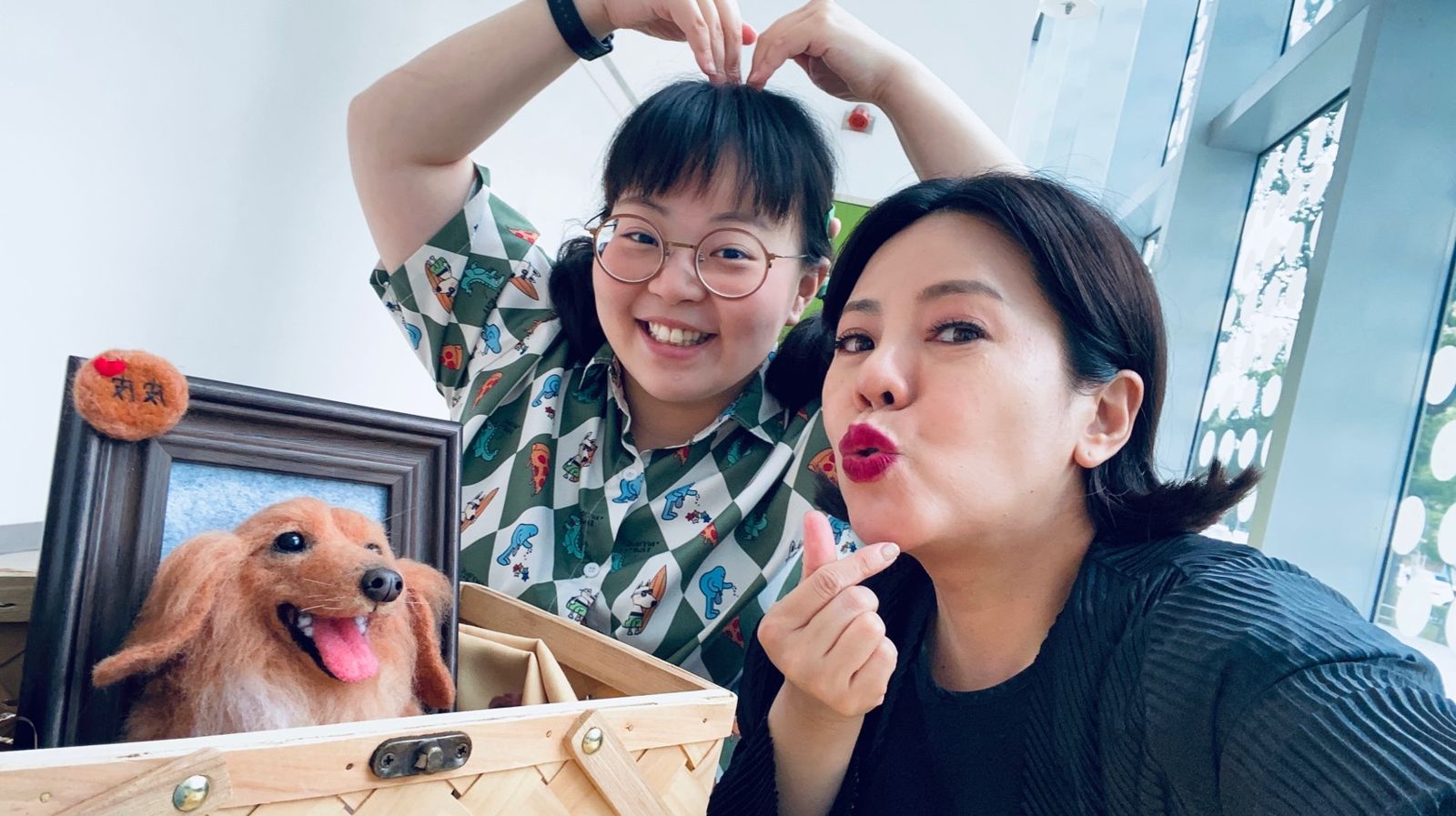錦雯53歲生日淚灑片場　劇女兒暖送羊毛氈愛犬、粉絲接力寵愛滿滿