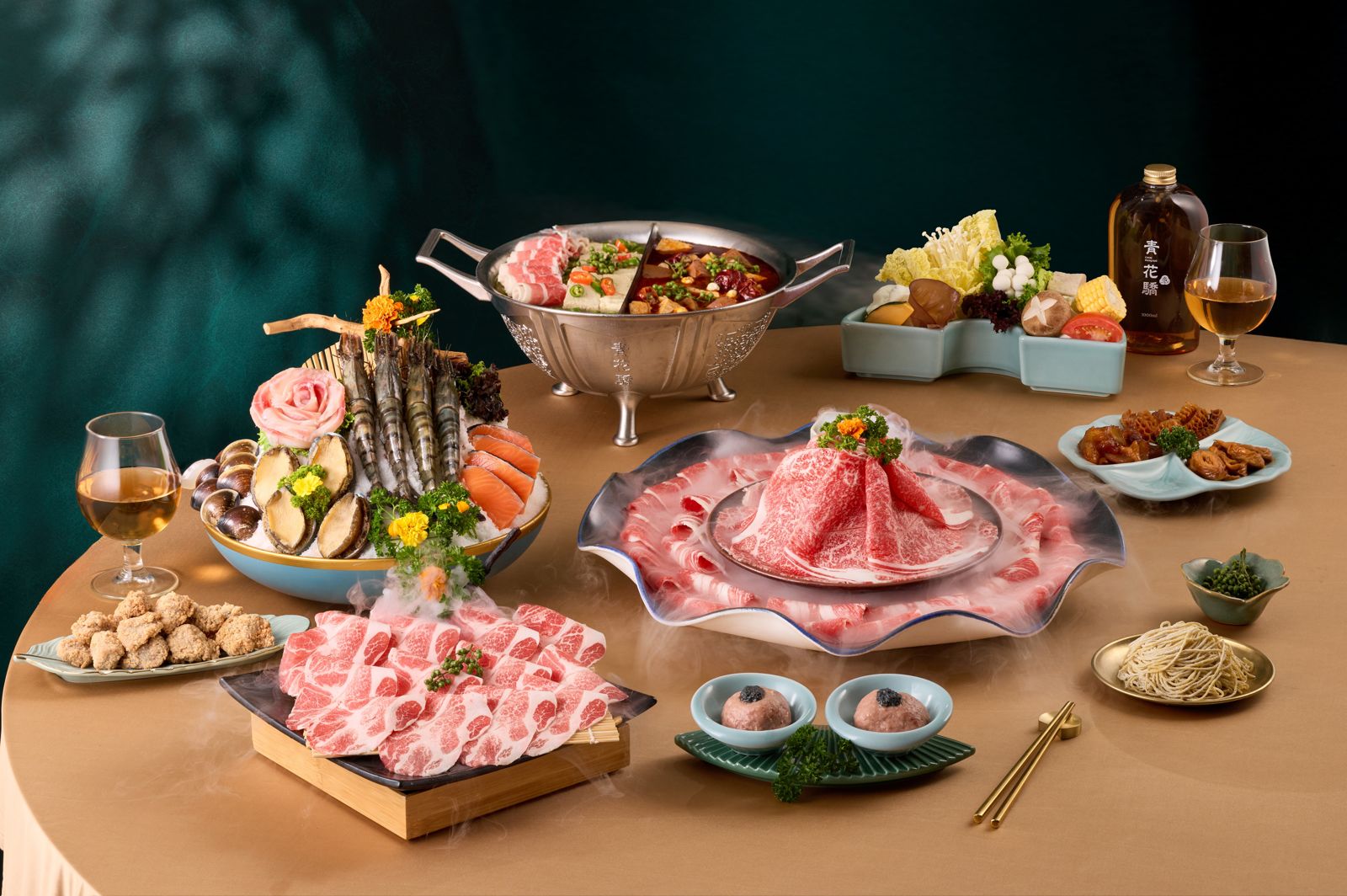 青花驕麻辣鍋配威士忌居然超搭！滴在日本國產牛香麻更有層次