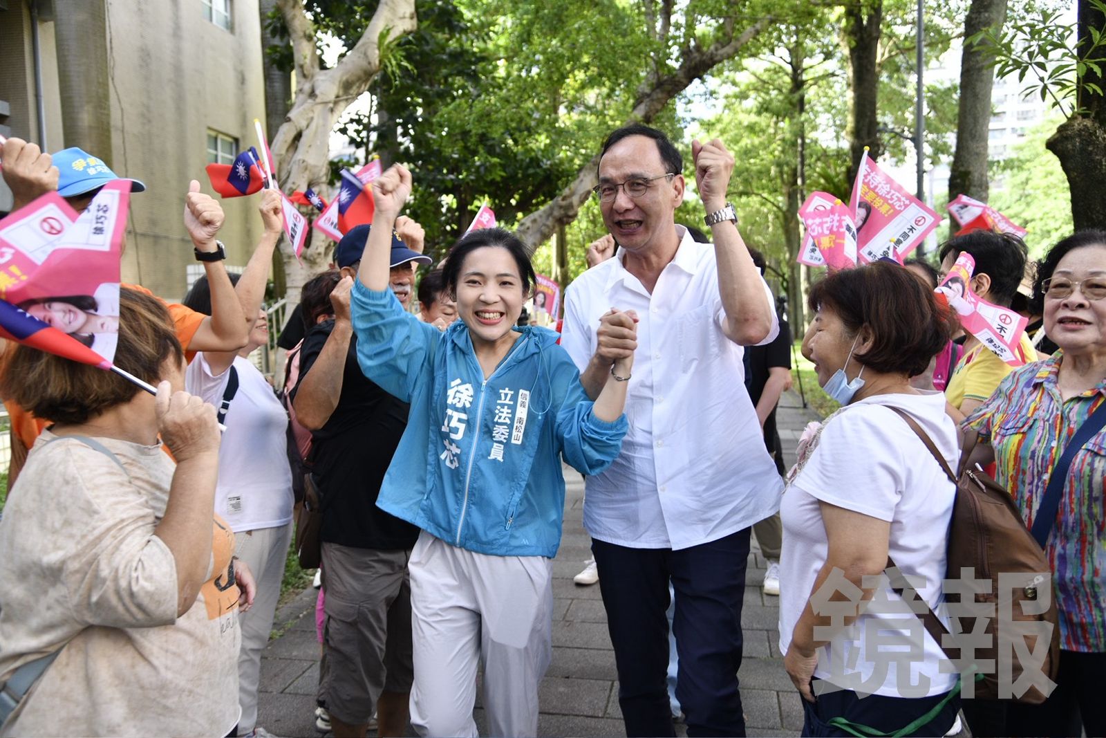 大罷免倒數！徐巧芯緊牽朱立倫齊車掃　支持者一字排開搶合照　