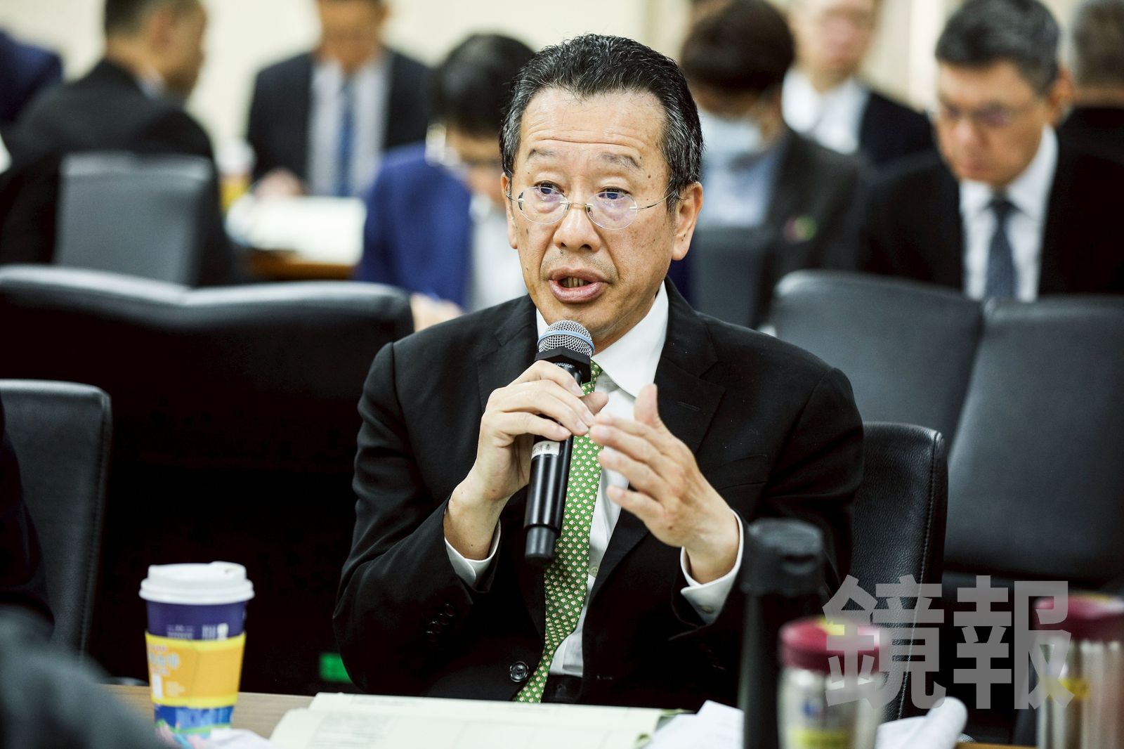 國防部長顧立雄一度在休息時間無奈表示「乾脆將我移送懲戒」。(圖/鄒保祥攝)