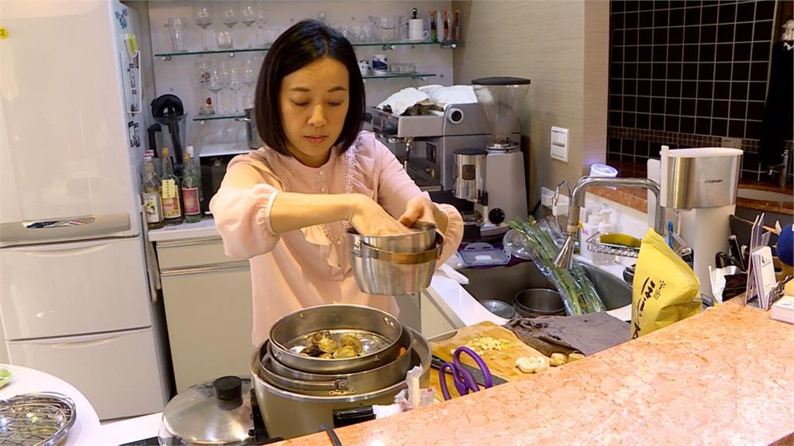 挽袖煮菜難不倒她！王婉諭：這次料理「不加蔥」