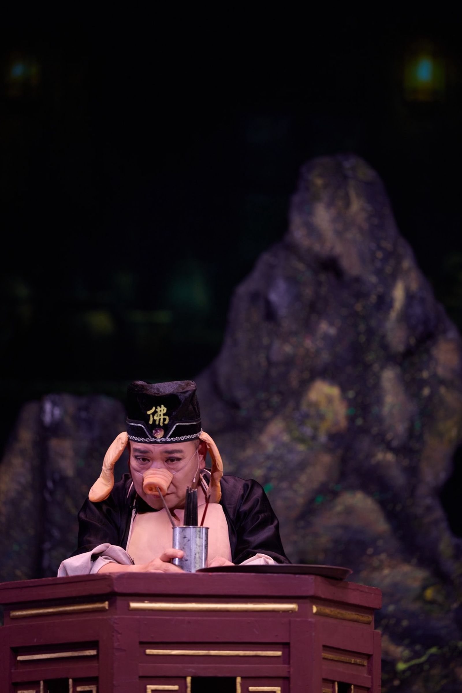 白雲演出《女俠俱樂部》公益舞台劇《黑家店》。尊鵬國際有限公司提供
