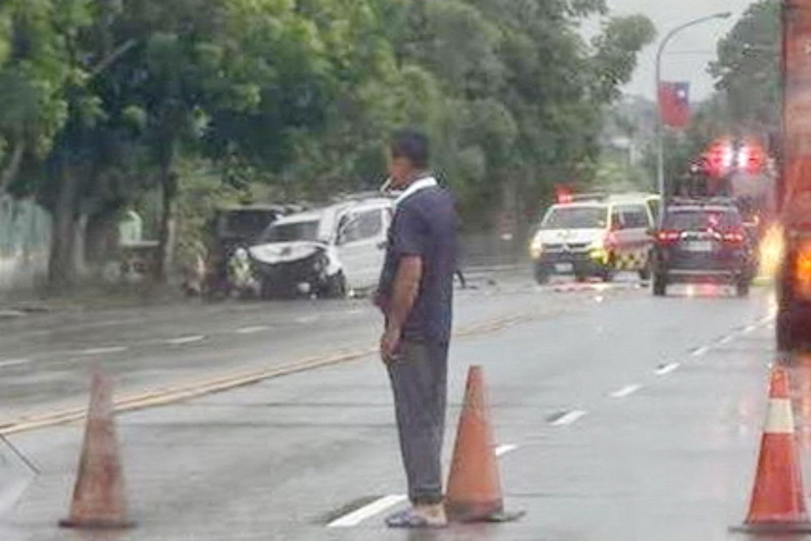 雨中失控3車撞一團!花蓮民間救護車連撞2車 傳4、5人受傷「1人無生命跡象」